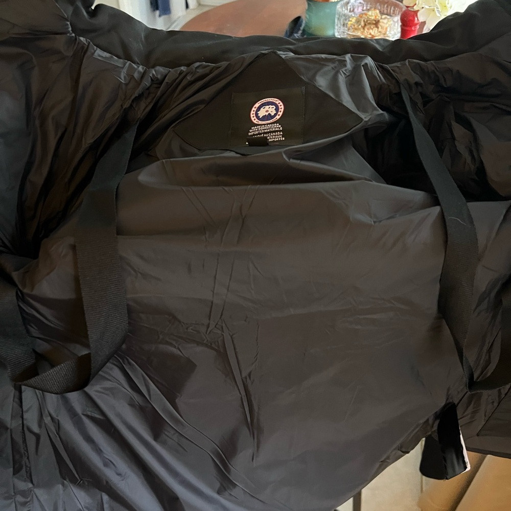 Canada Goose Women’s Black Puffer Jacket - Picture 7 of 10